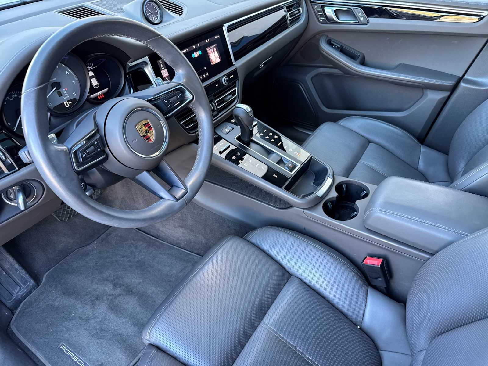 Thumbnail: 2023 Porsche Macan - 4