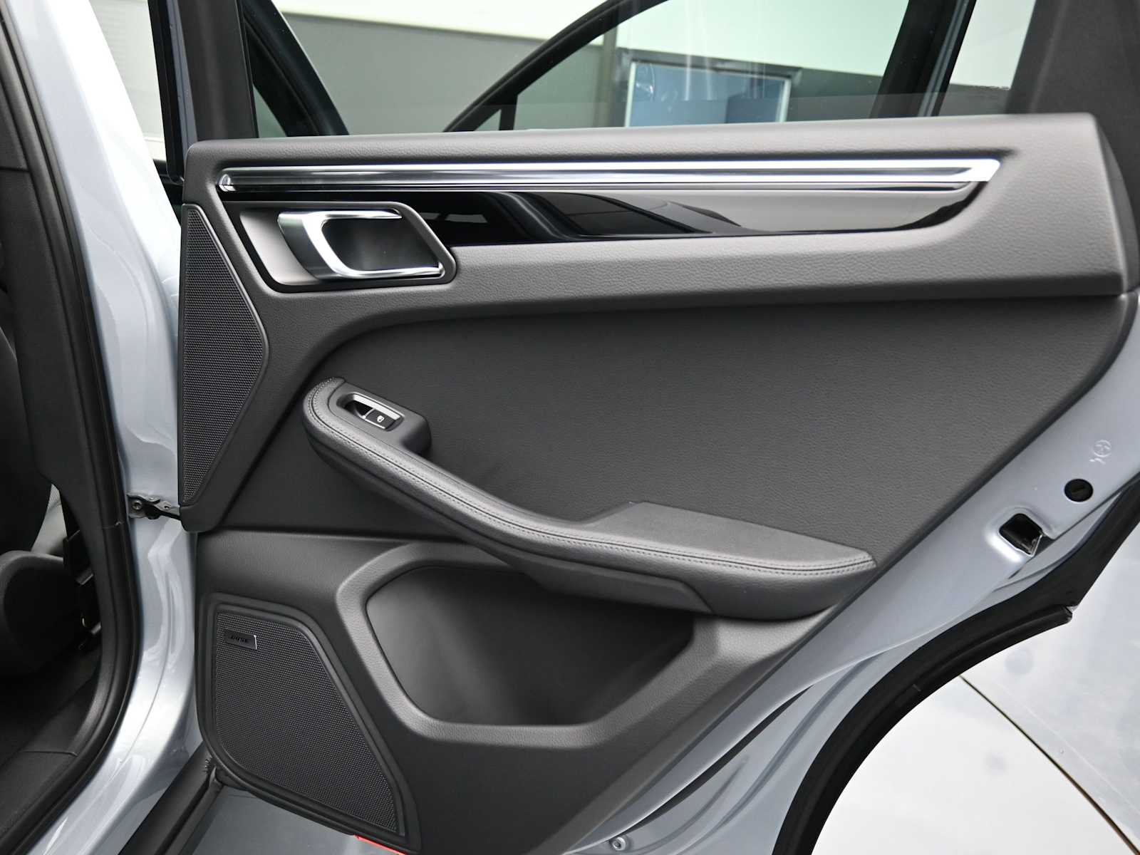 Thumbnail: 2026 Porsche Macan - 22