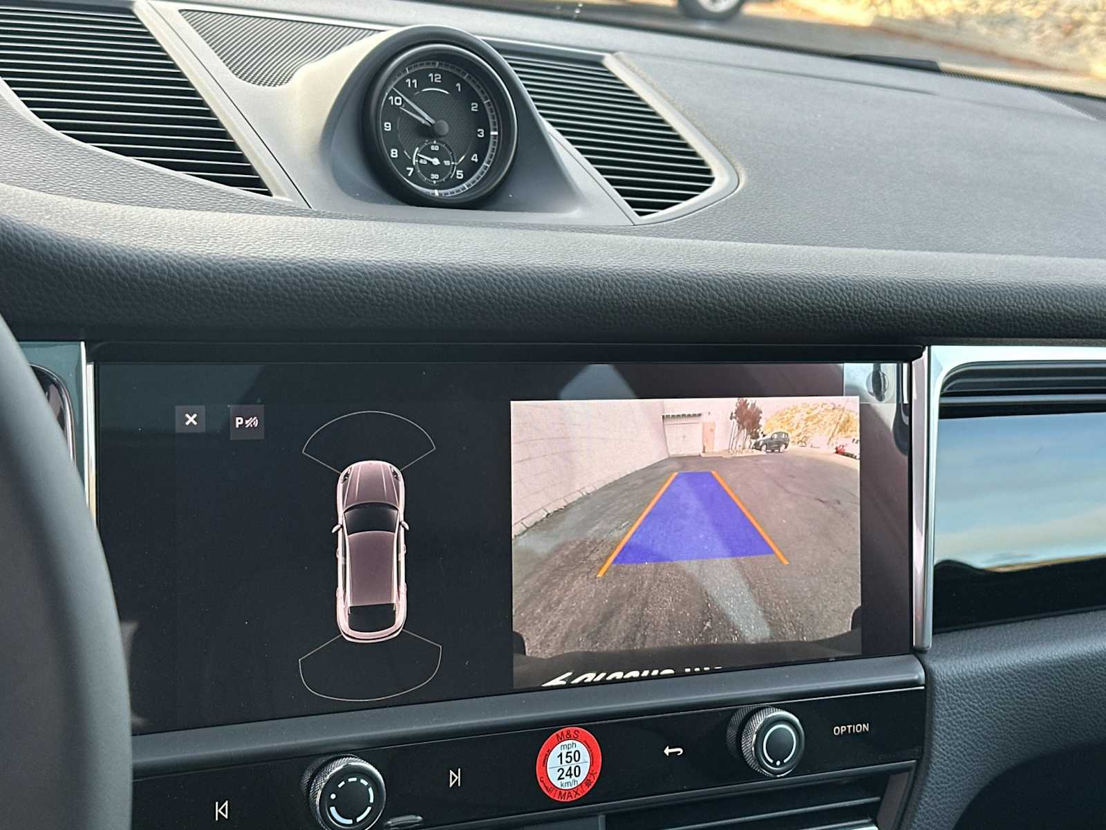 Thumbnail: 2026 Porsche Macan - 21