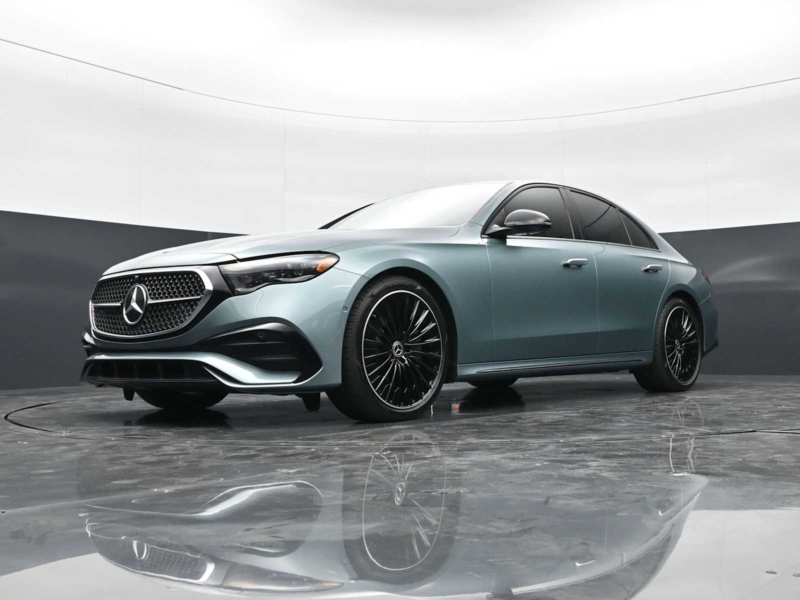 Thumbnail: 2025 Mercedes-Benz E-Class - 41
