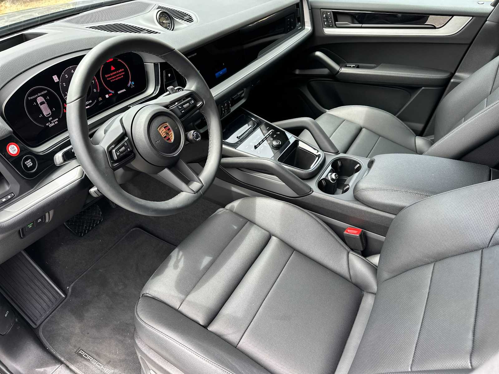 2025 Porsche Cayenne photo 4