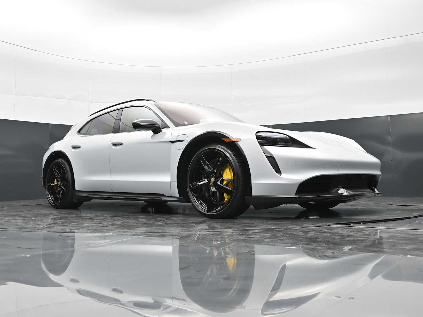 Thumbnail: 2023 Porsche Taycan - 47