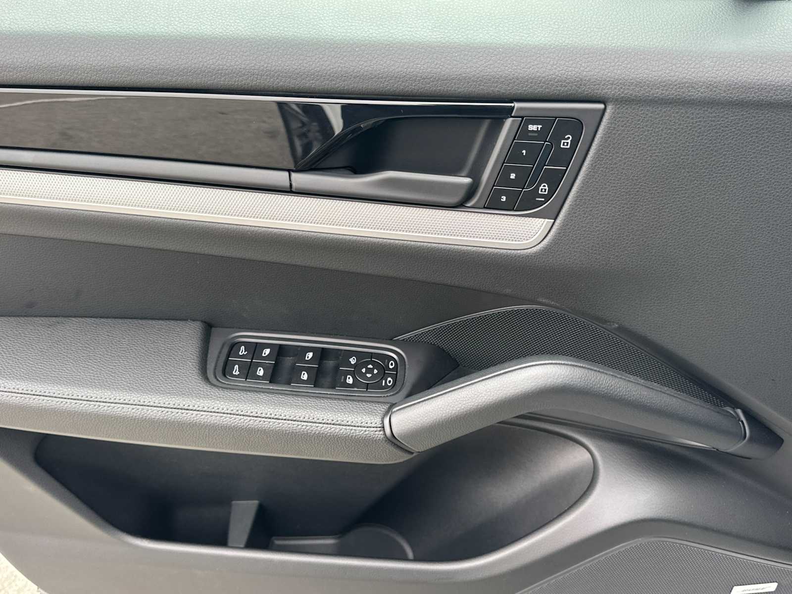 Thumbnail: 2025 Porsche Cayenne - 12