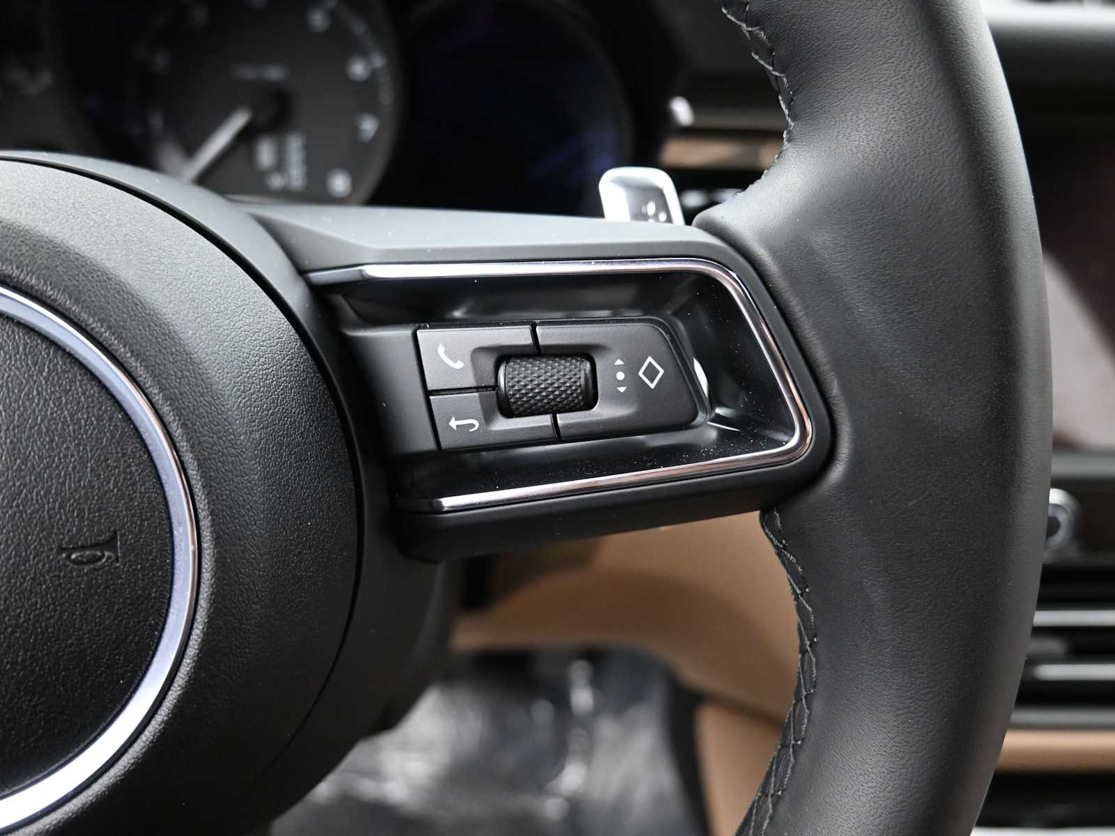 Thumbnail: 2025 Porsche Macan - 8