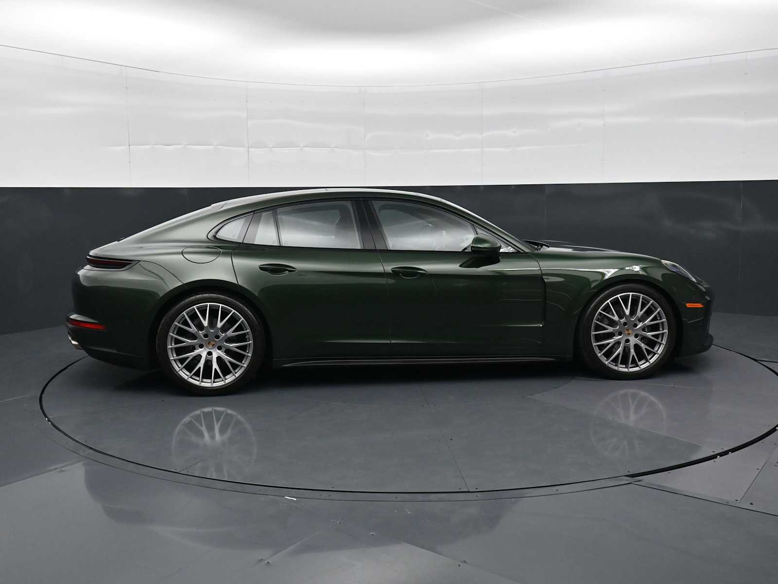 Thumbnail: 2026 Porsche Panamera - 25