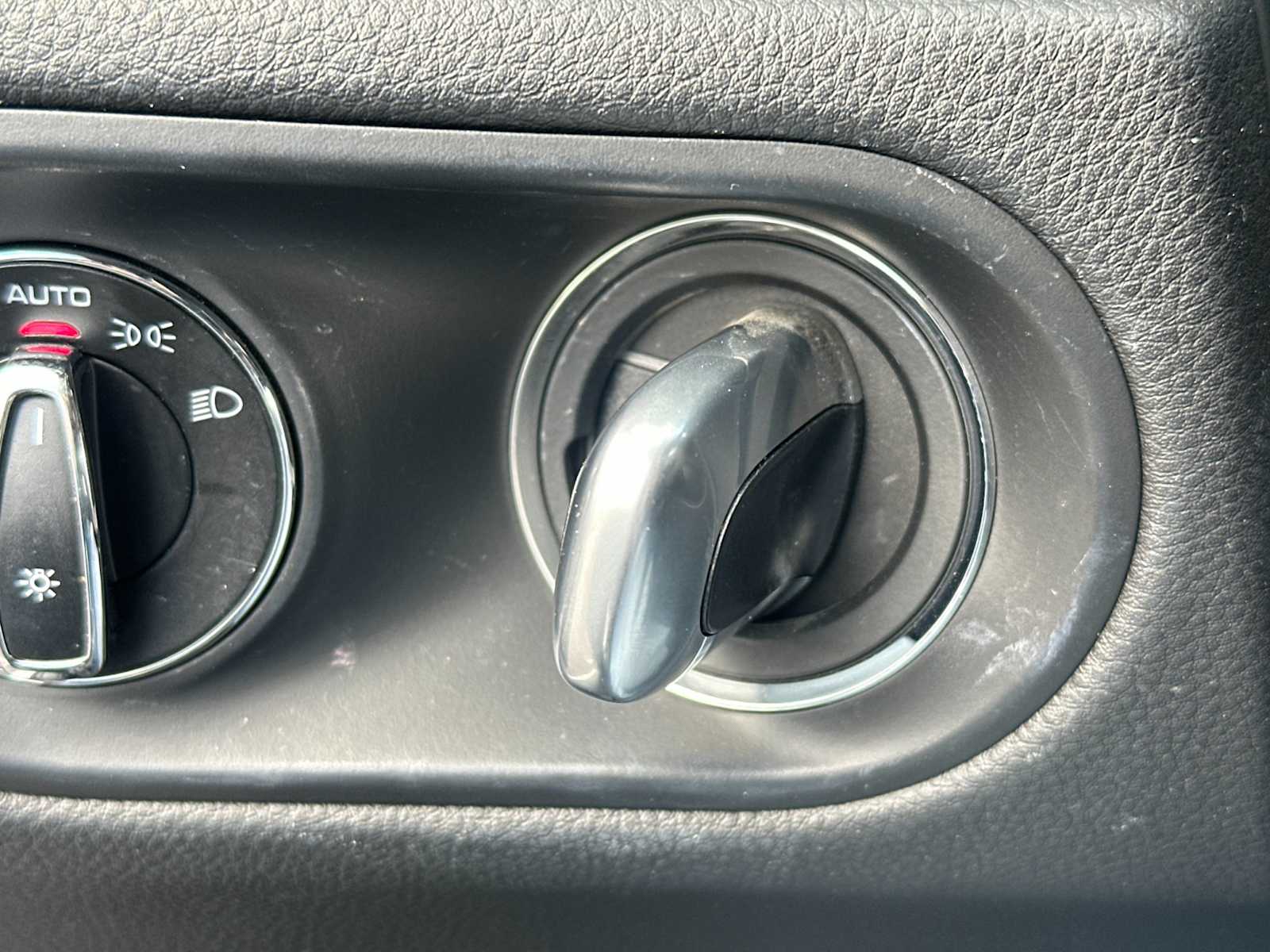 Thumbnail: 2022 Porsche Macan - 23