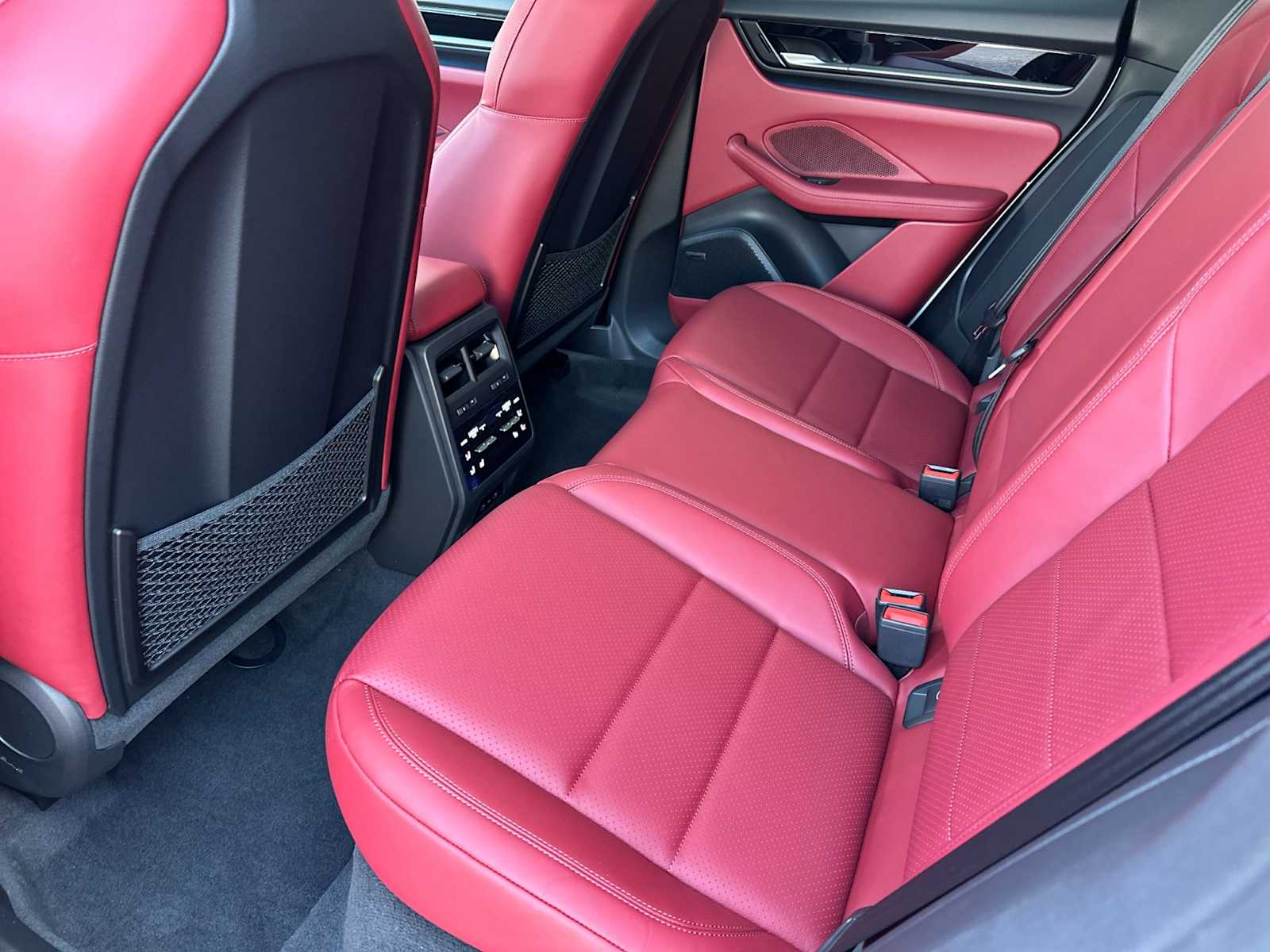 Thumbnail: 2025 Porsche Macan - 14
