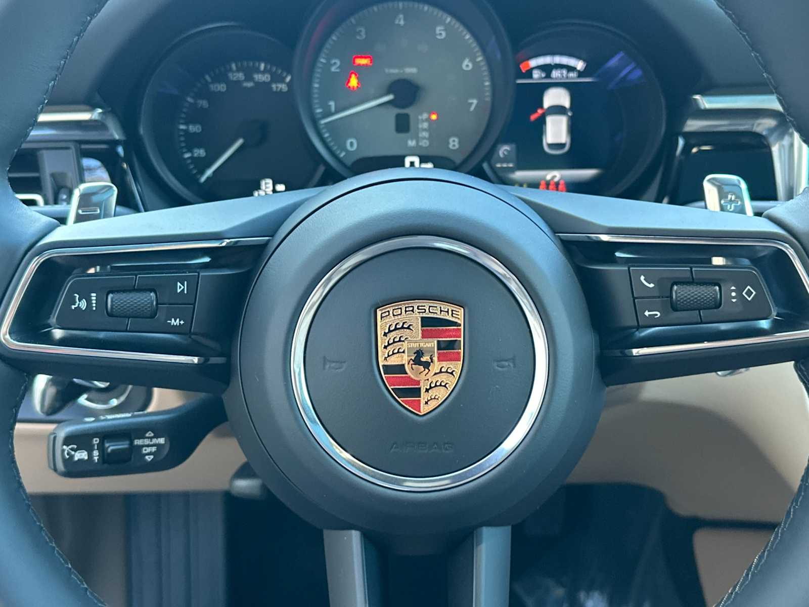 Thumbnail: 2026 Porsche Macan - 25