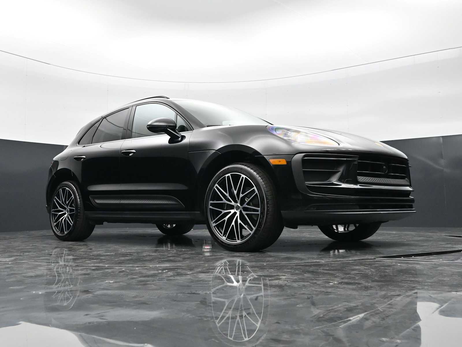 Thumbnail: 2025 Porsche Macan - 46