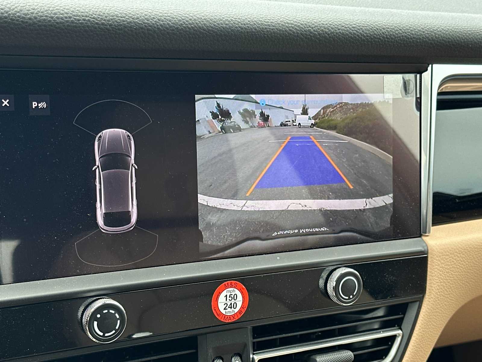 Thumbnail: 2025 Porsche Macan - 21