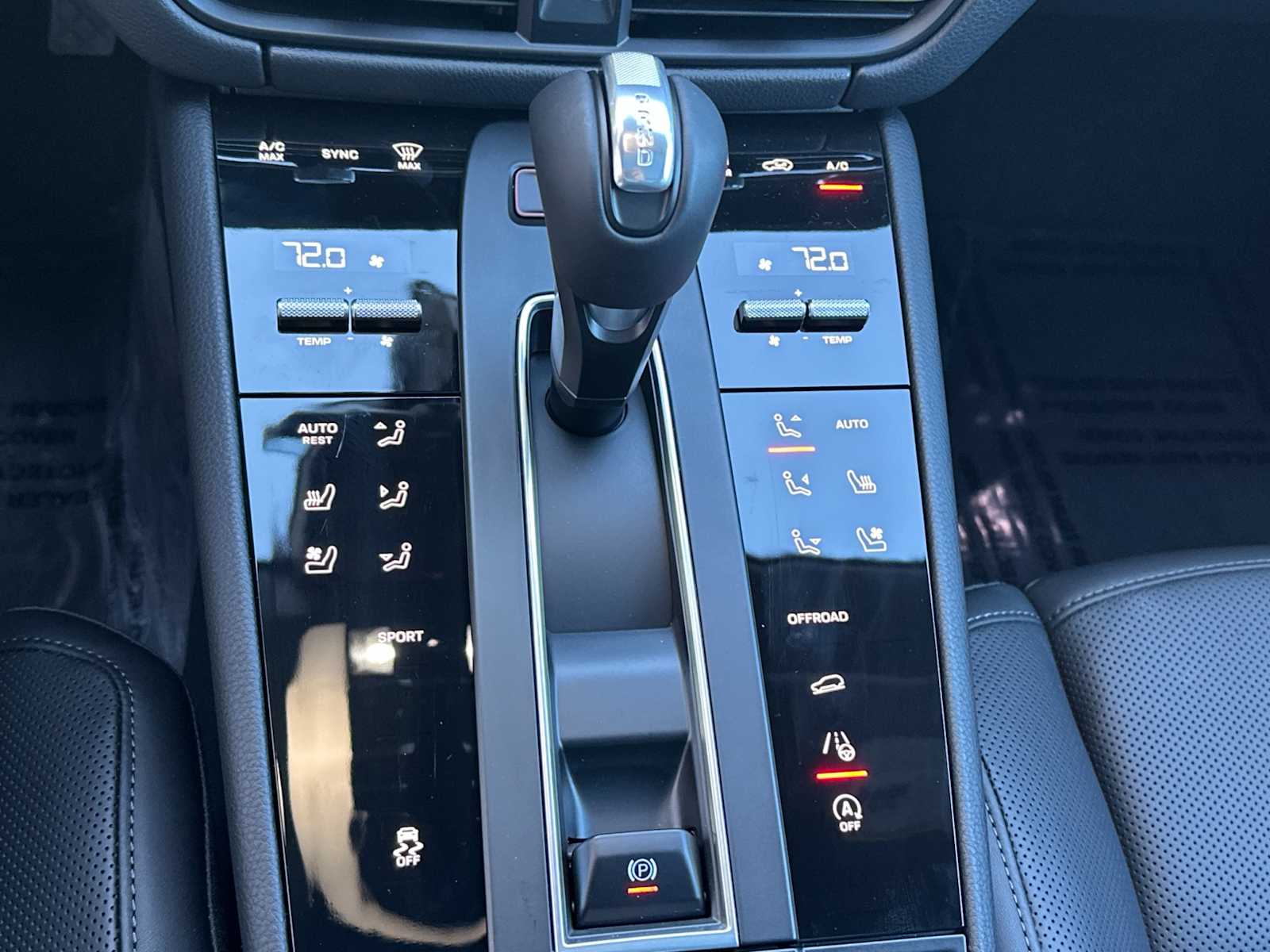 Thumbnail: 2026 Porsche Macan - 22