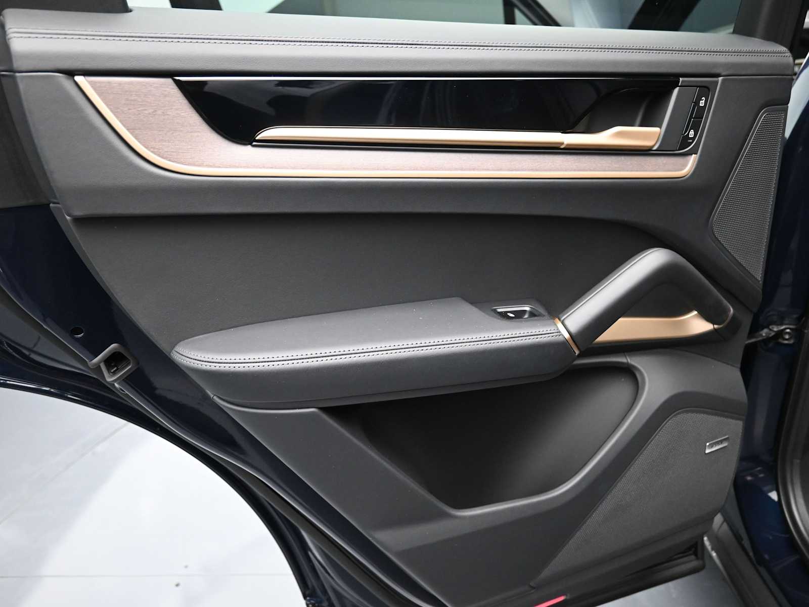 Thumbnail: 2026 Porsche Cayenne - 18