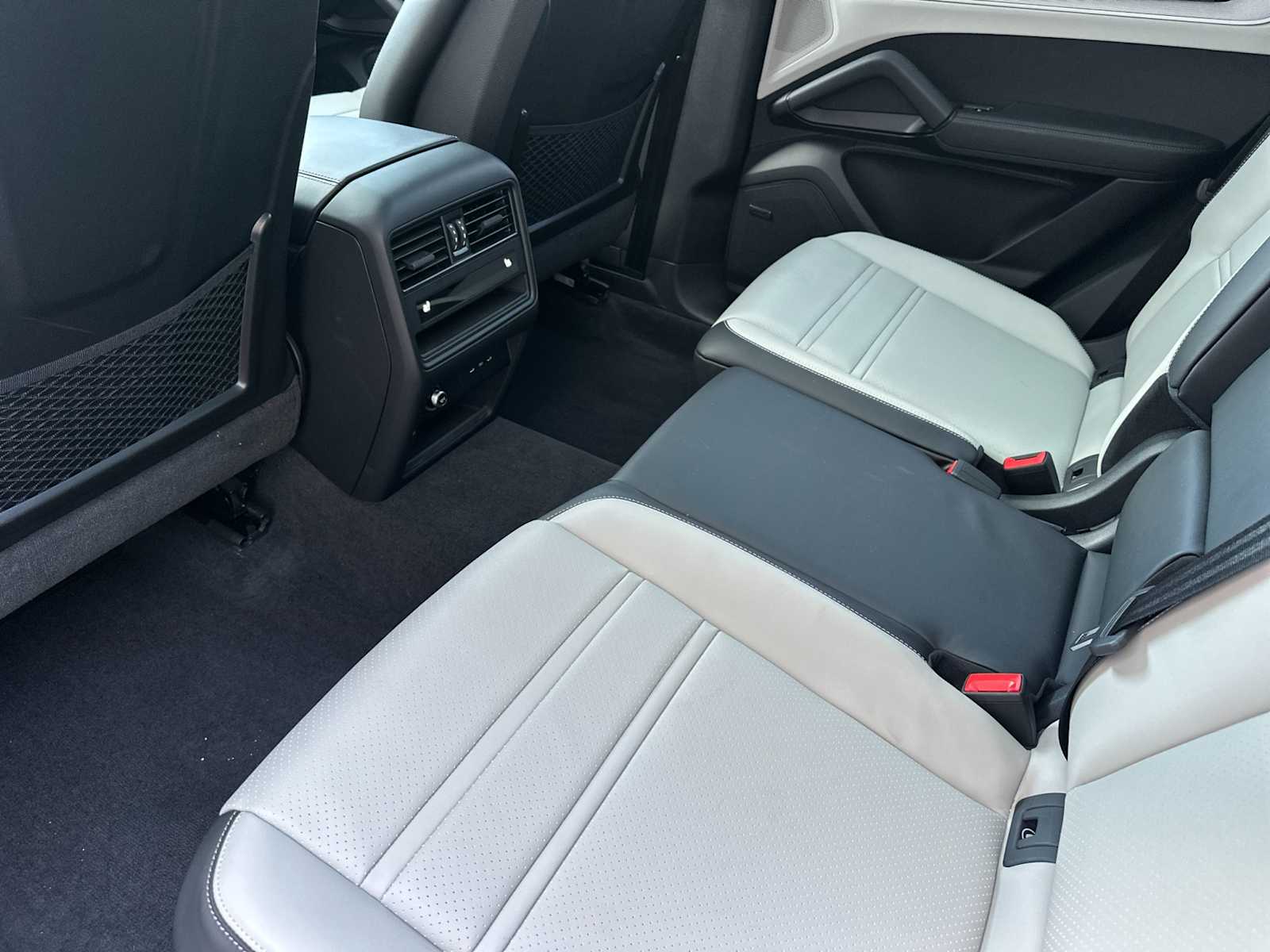 Thumbnail: 2024 Porsche Cayenne - 13