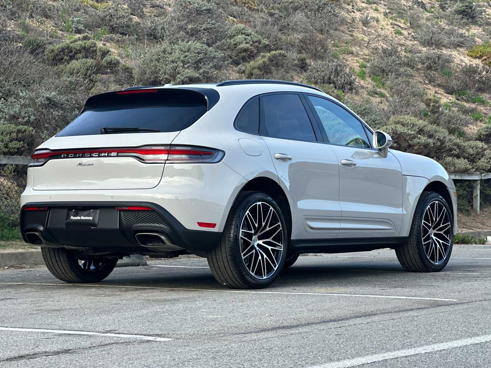 Thumbnail: 2026 Porsche Macan - 7