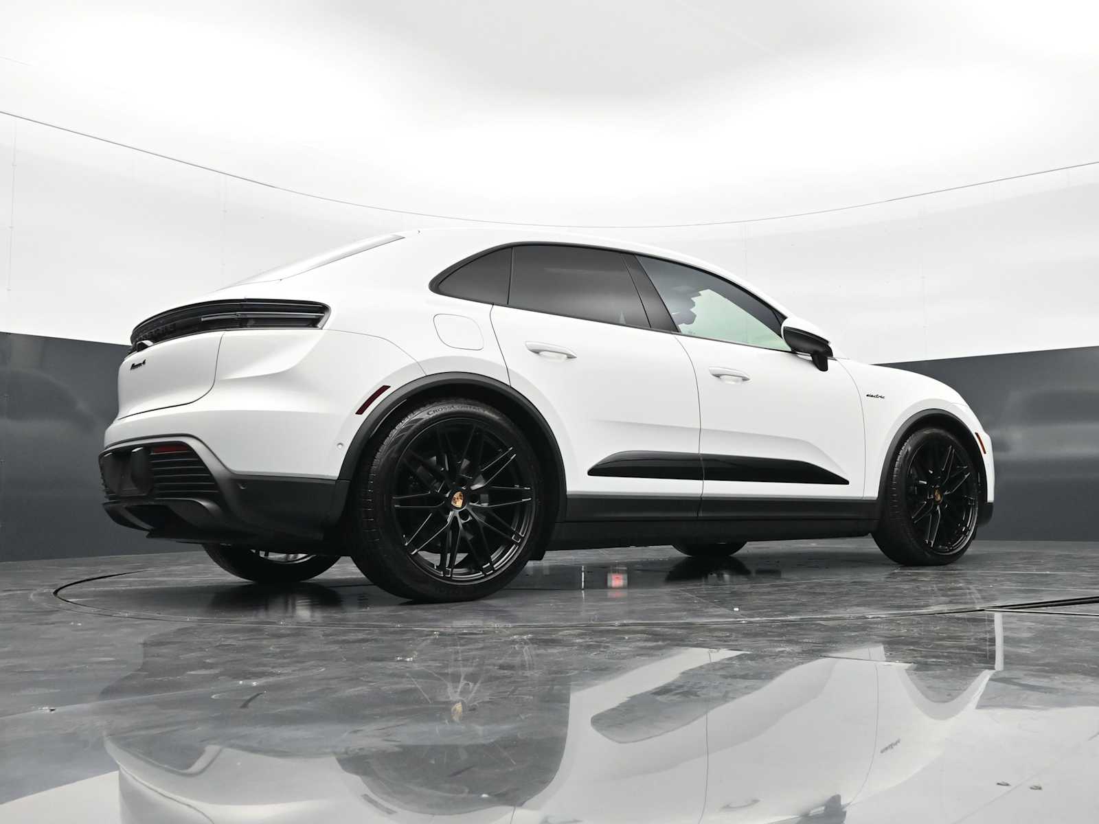 Thumbnail: 2025 Porsche Macan - 45