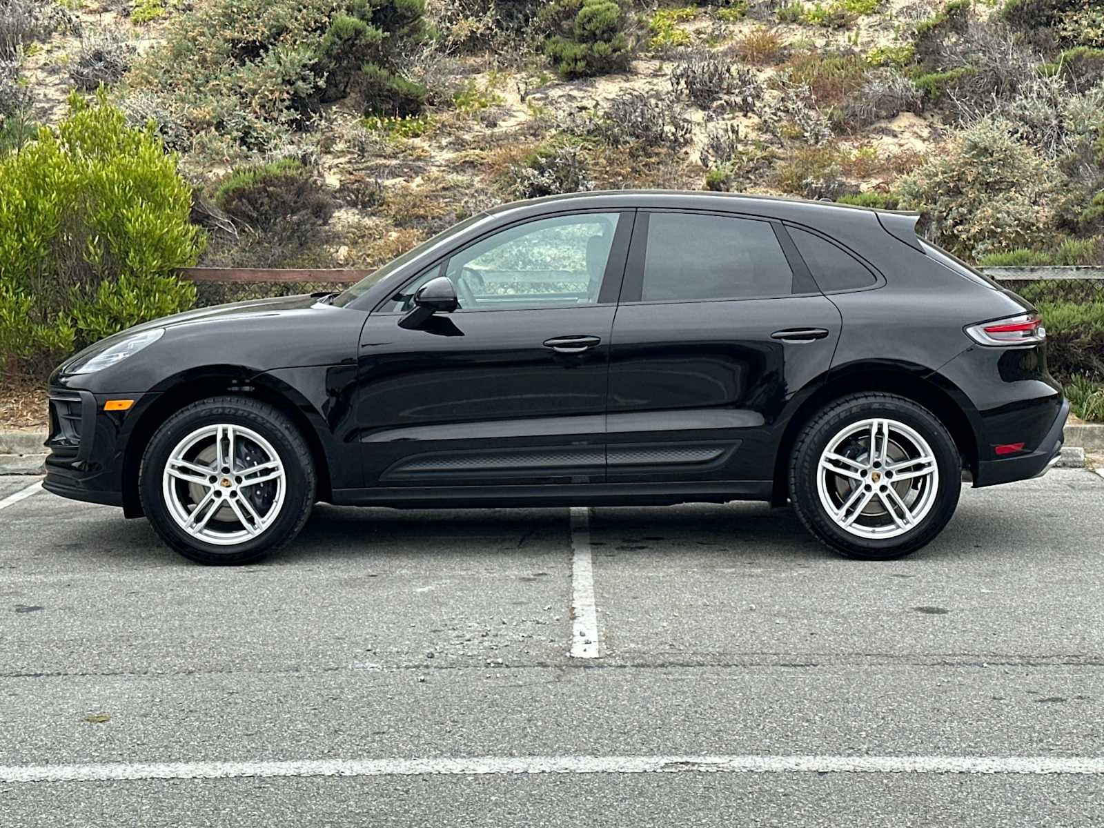 Thumbnail: 2025 Porsche Macan - 2