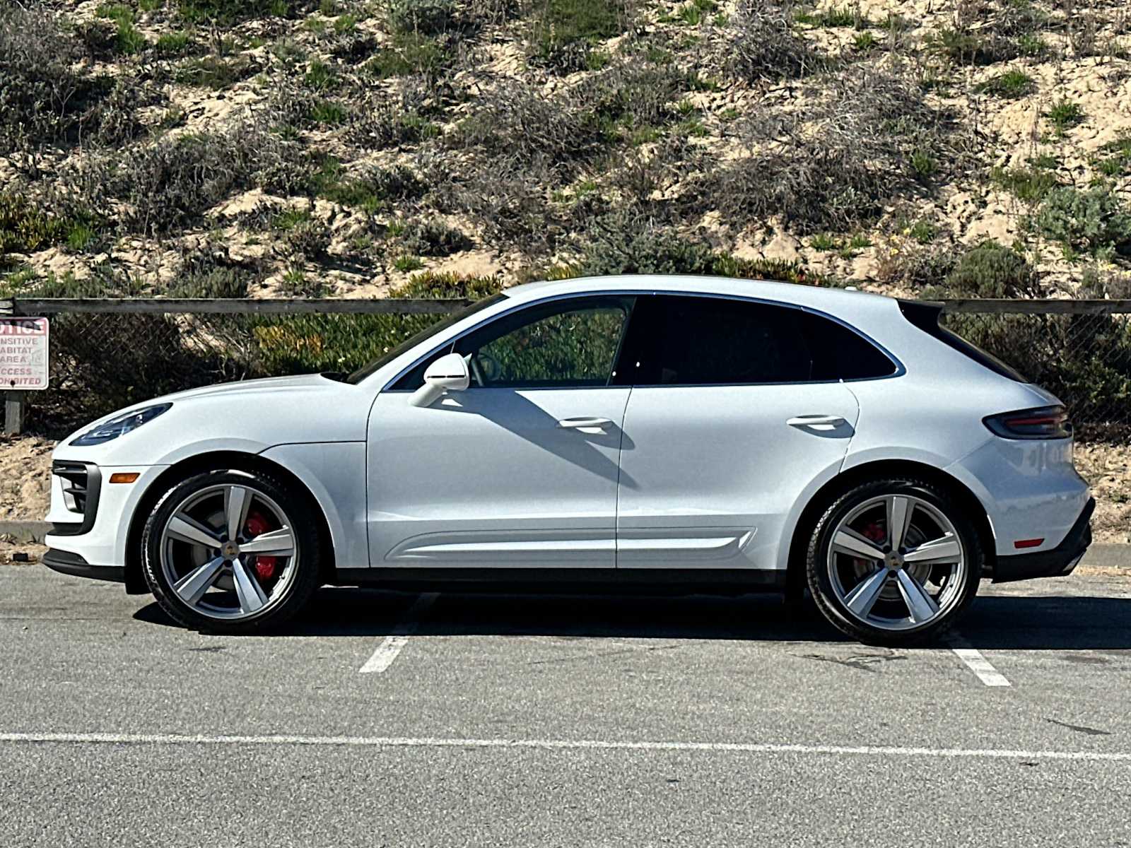 Thumbnail: 2026 Porsche Macan - 2