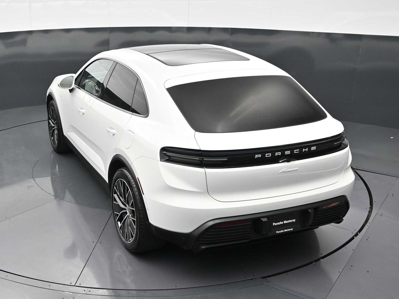 Thumbnail: 2025 Porsche Macan - 31