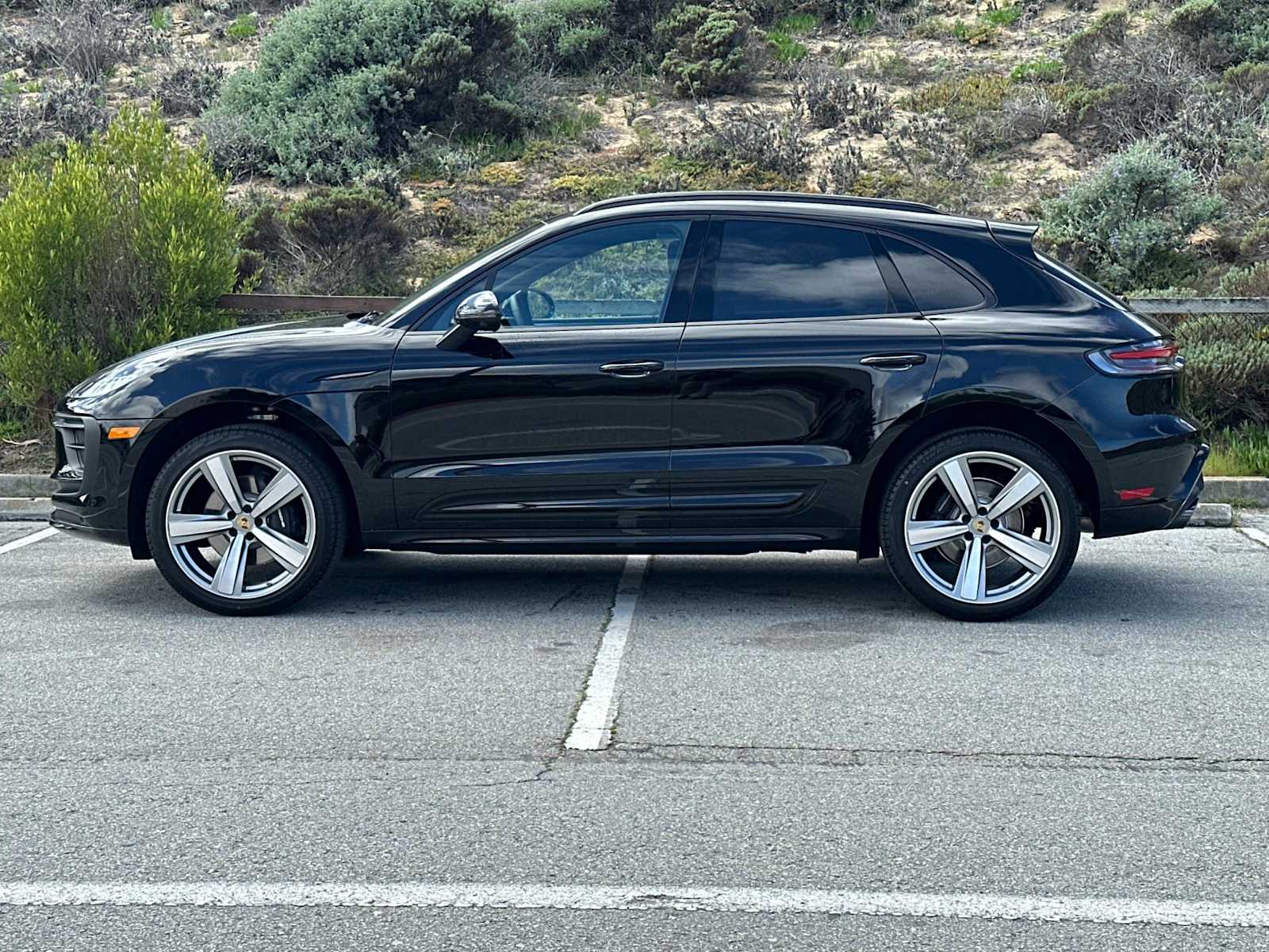 Thumbnail: 2025 Porsche Macan - 2