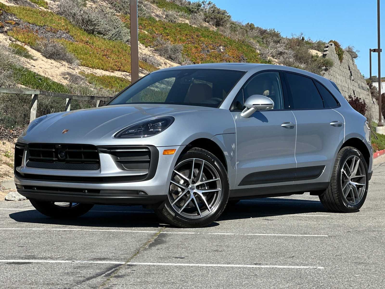Thumbnail: 2026 Porsche Macan - 1