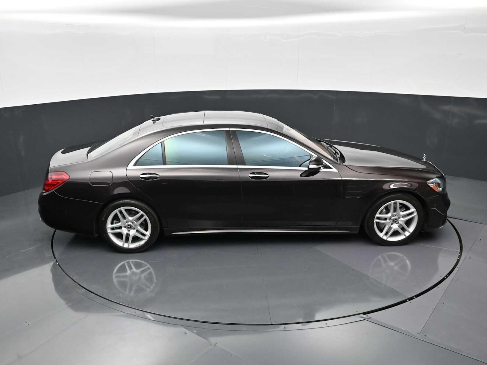 Thumbnail: 2018 Mercedes-Benz S-Class - 39