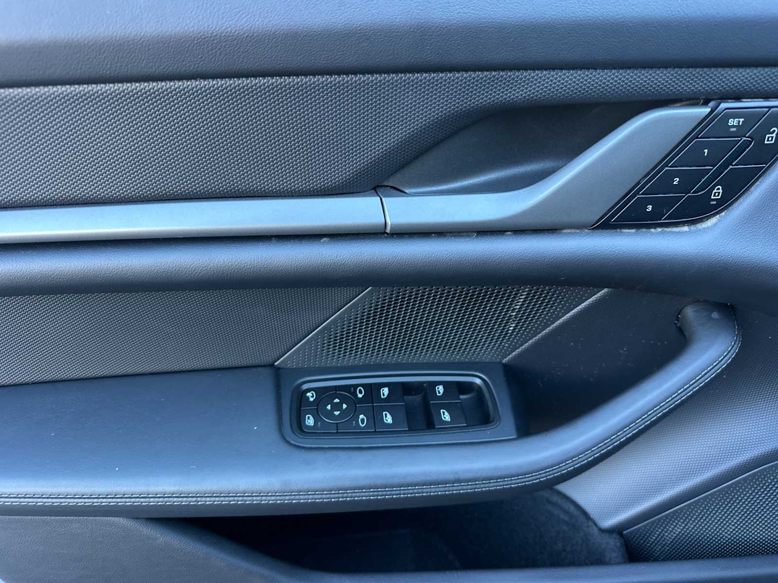 Thumbnail: 2025 Porsche Taycan - 12