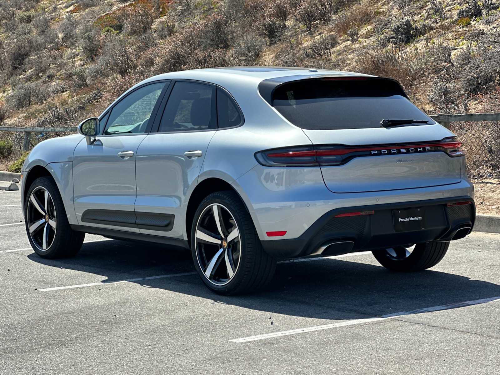 2024 Porsche Macan T photo 3