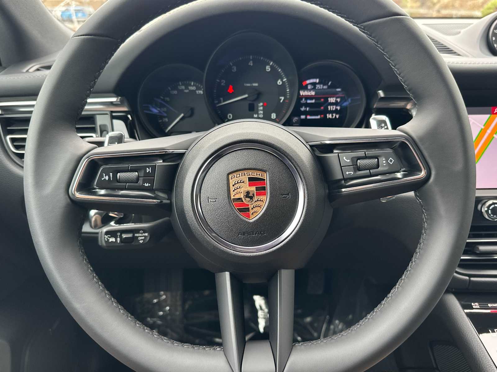 Thumbnail: 2025 Porsche Macan - 23