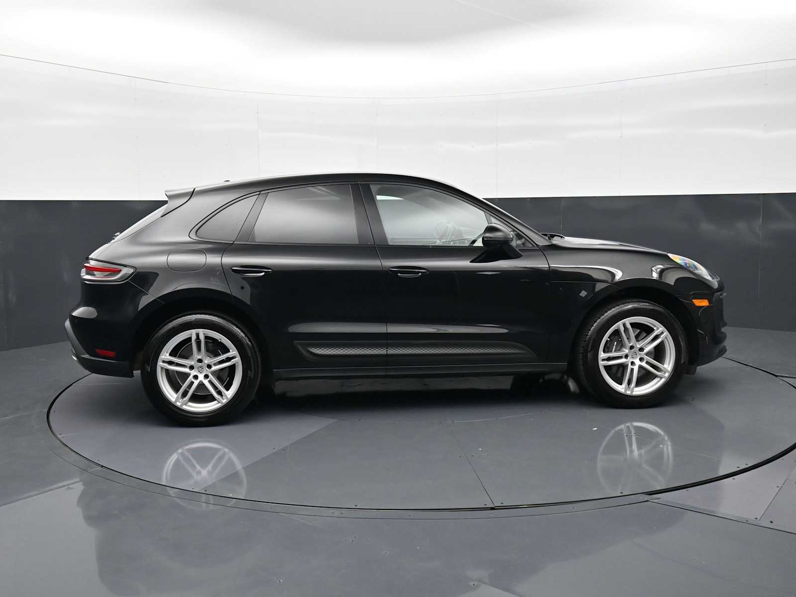 Thumbnail: 2024 Porsche Macan - 24