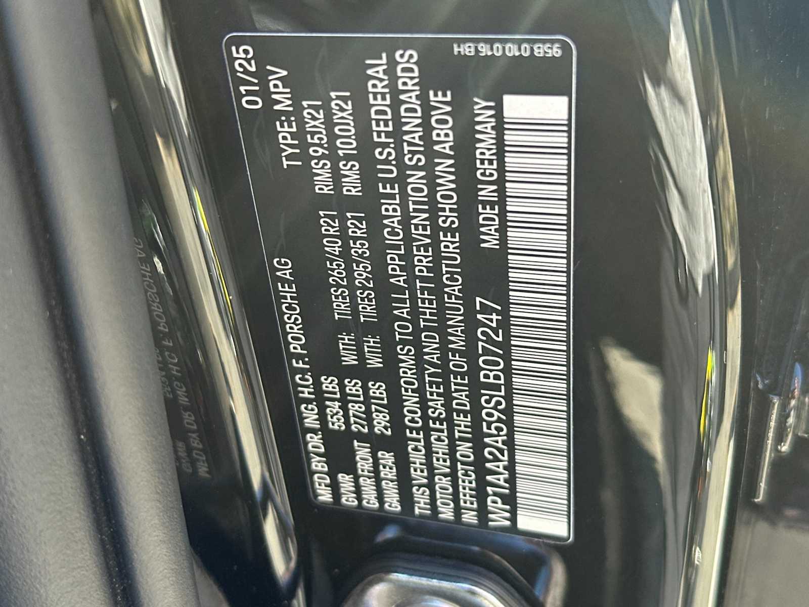 Thumbnail: 2025 Porsche Macan - 30