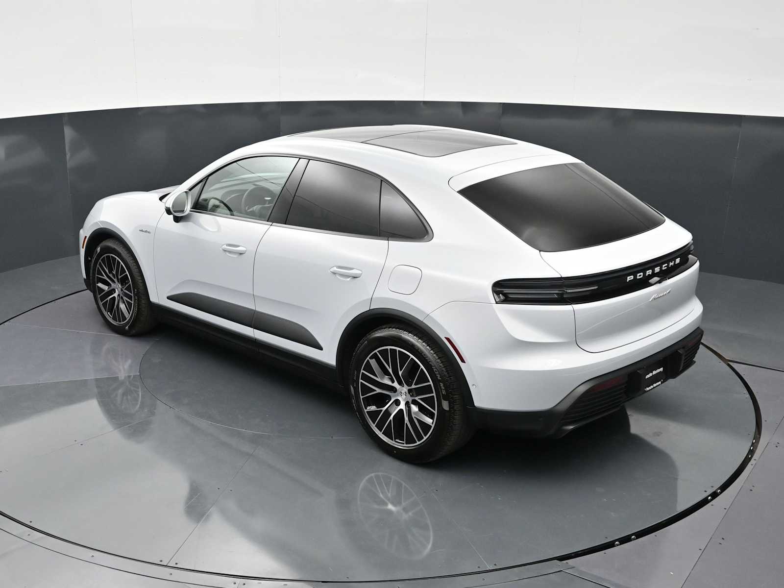 Thumbnail: 2026 Porsche Macan - 37