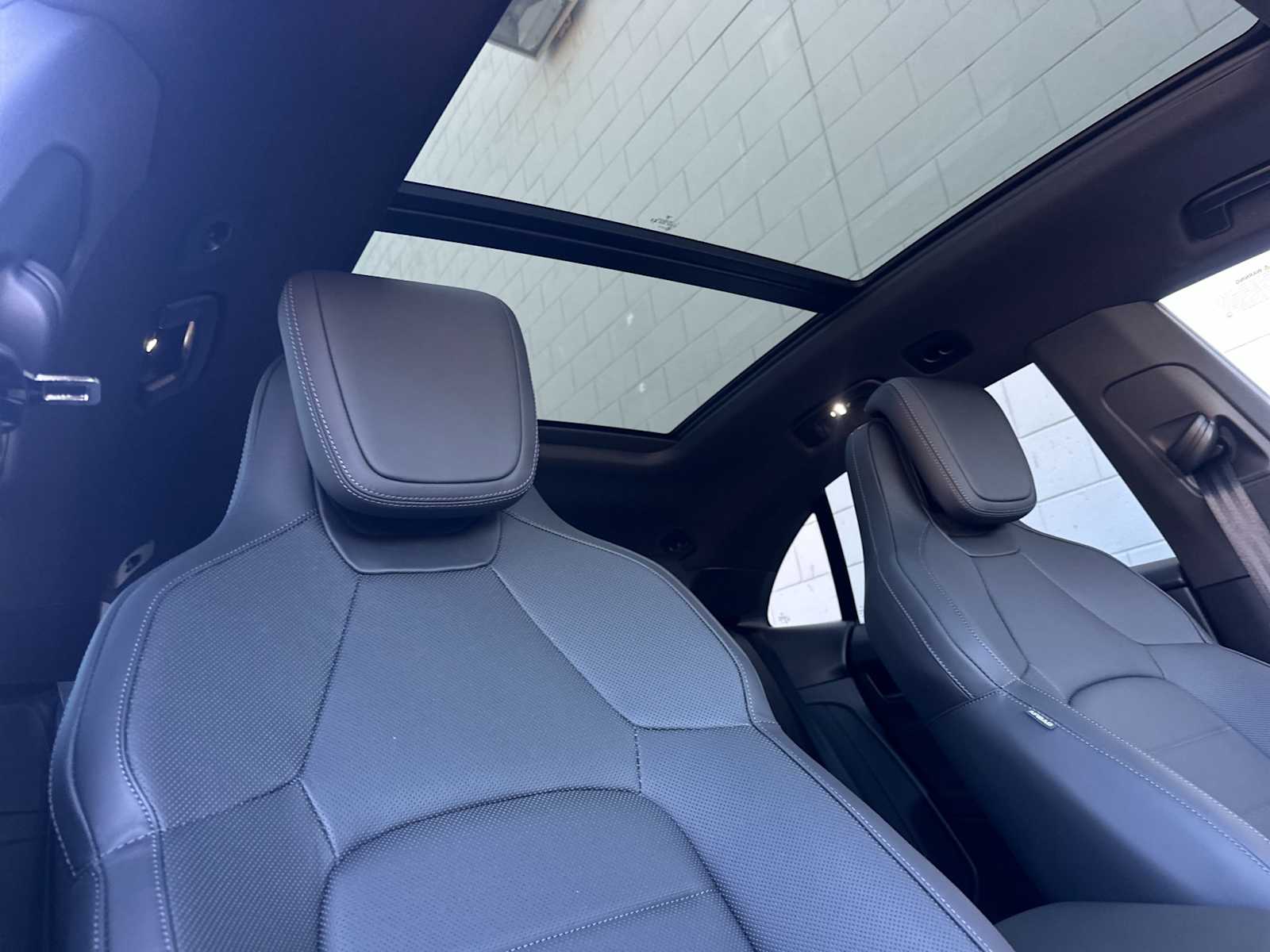 Thumbnail: 2025 Porsche Macan - 18