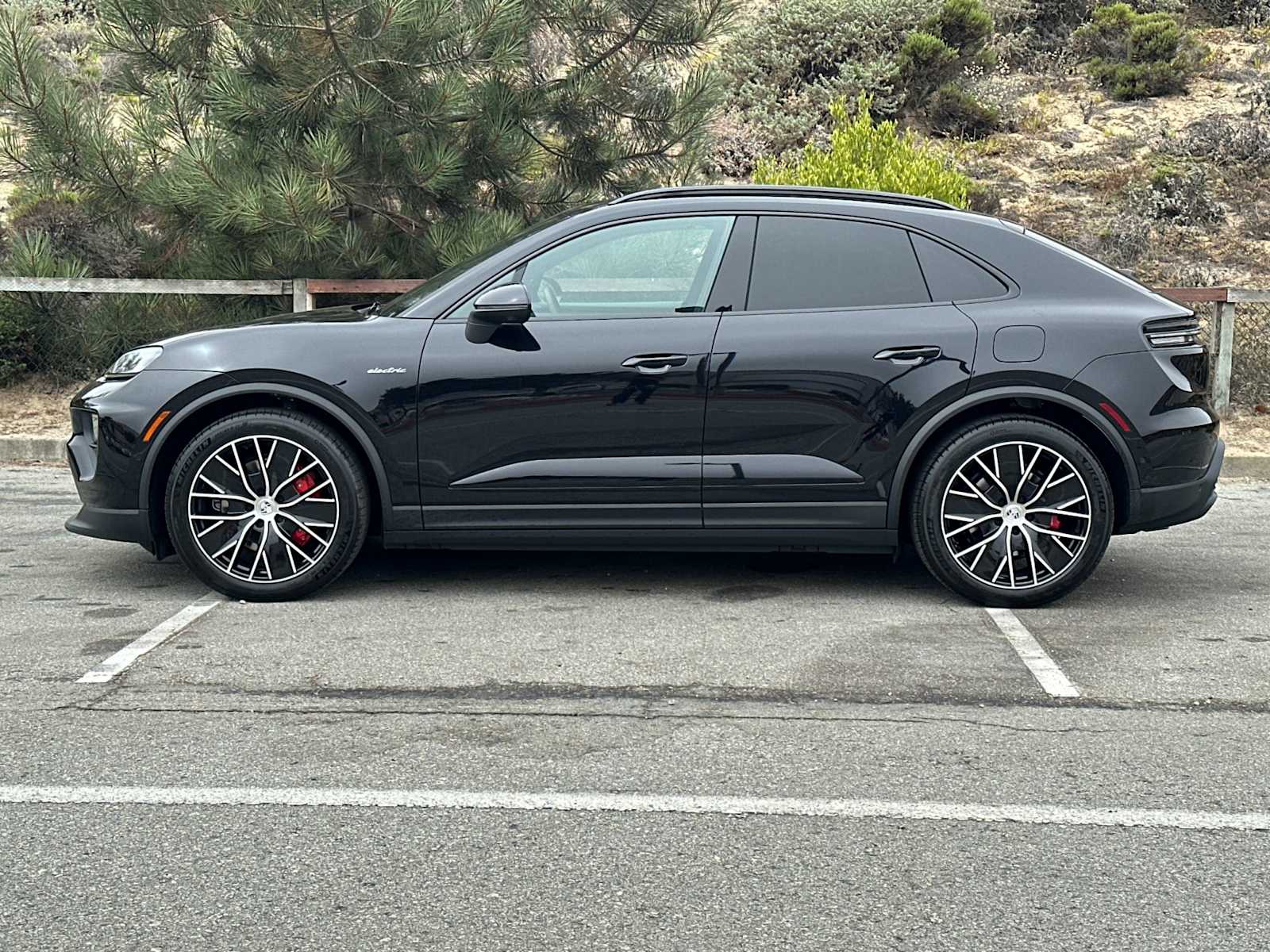 Thumbnail: 2025 Porsche Macan - 2