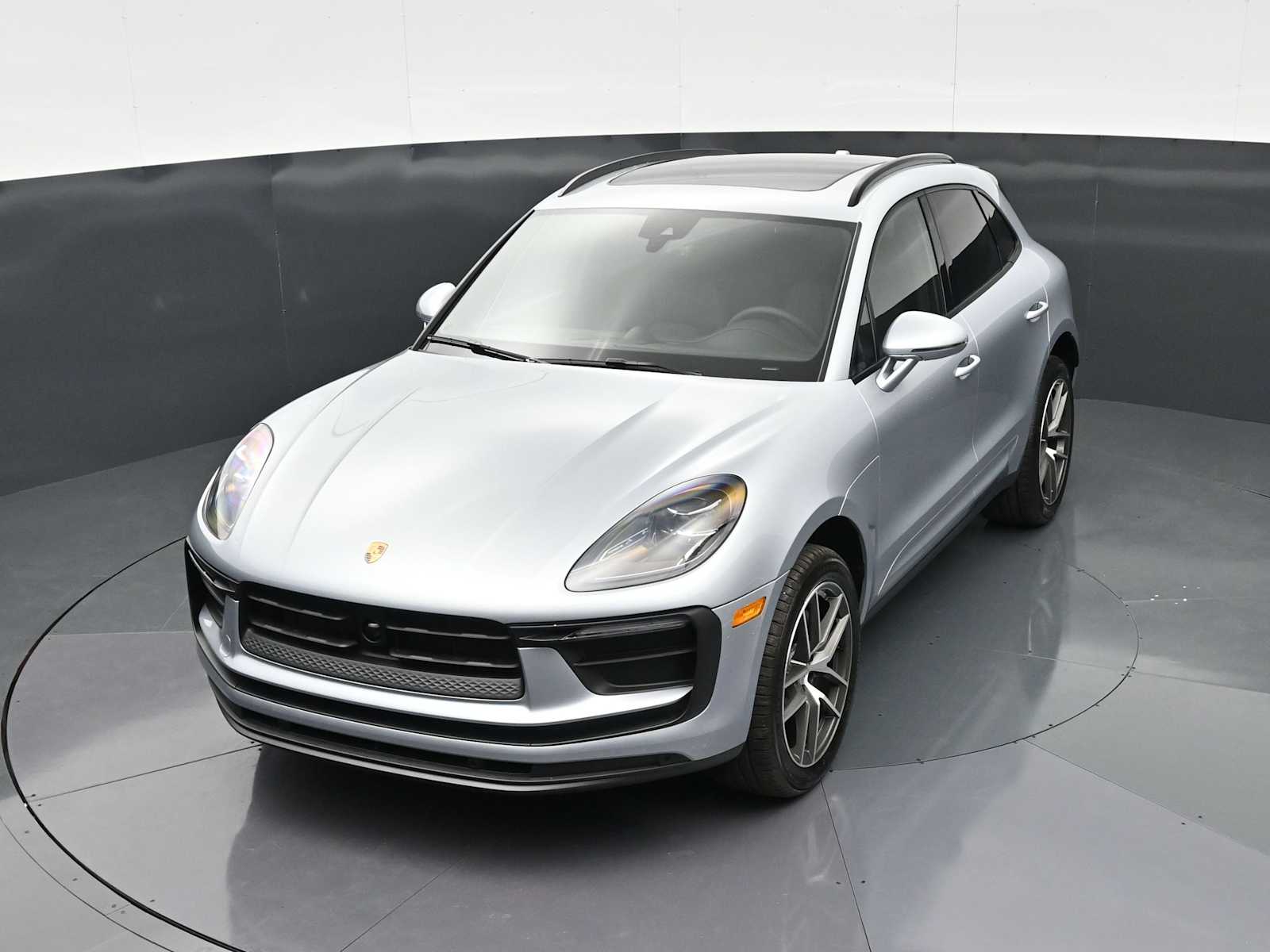 Thumbnail: 2026 Porsche Macan - 35