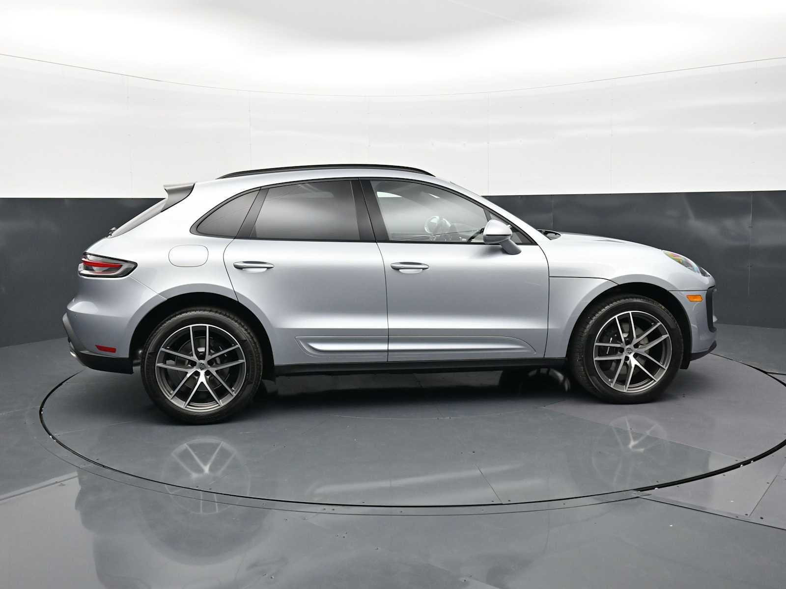 Thumbnail: 2026 Porsche Macan - 32
