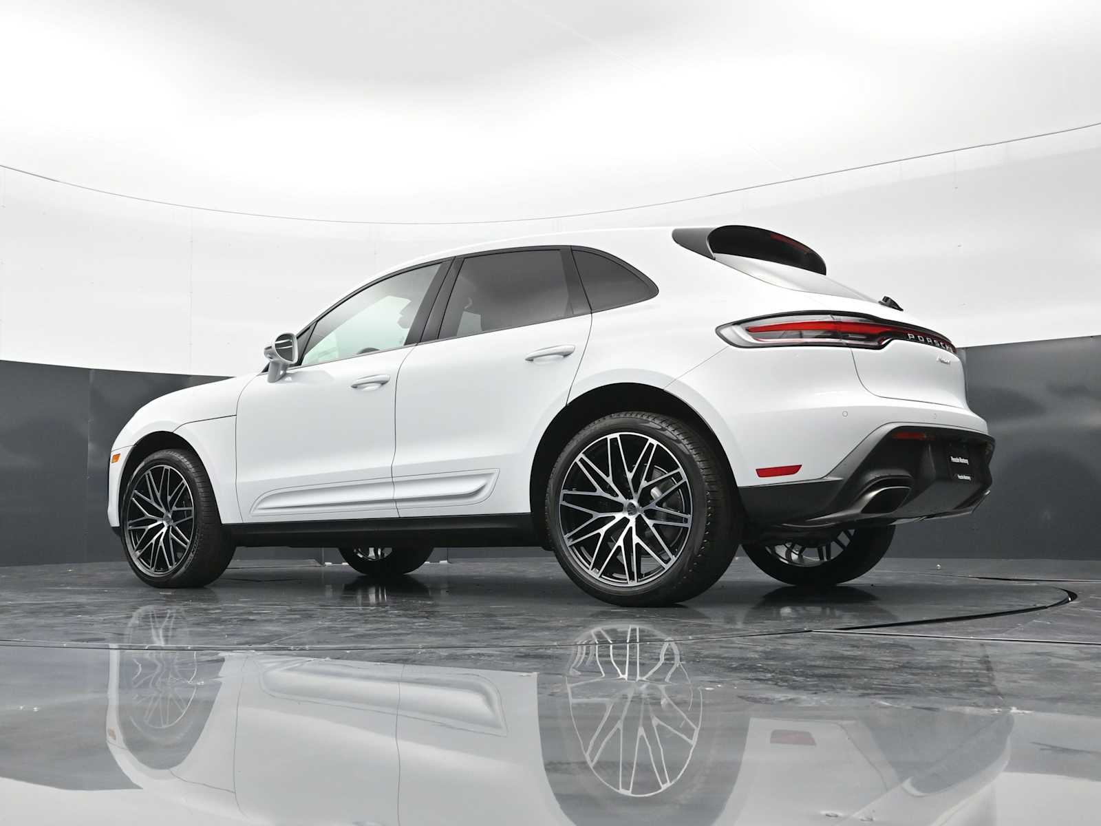 Thumbnail: 2026 Porsche Macan - 39