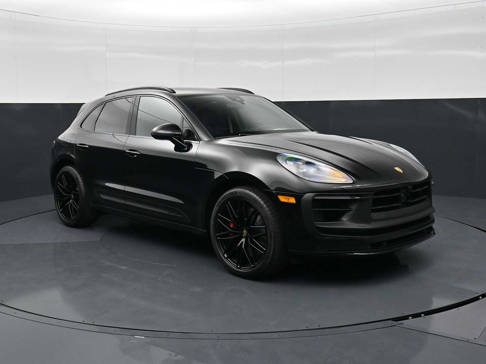 Thumbnail: 2026 Porsche Macan - 28