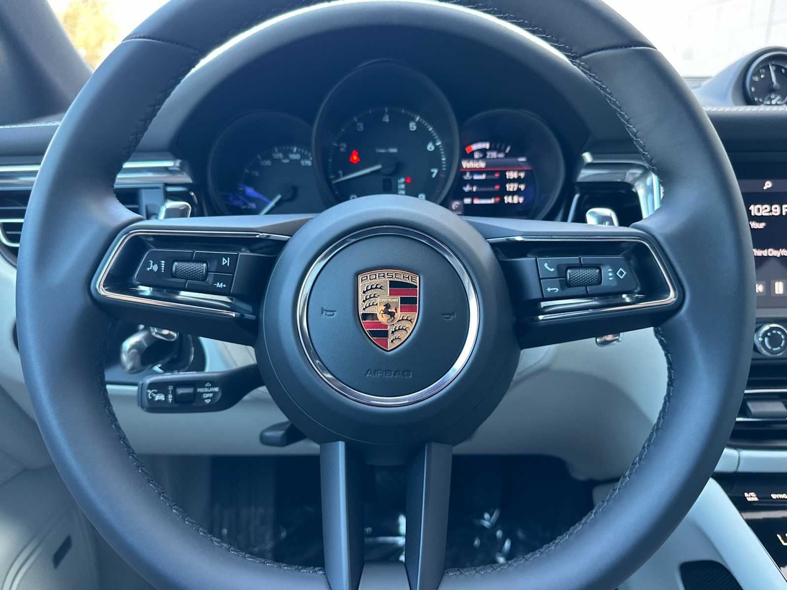 Thumbnail: 2025 Porsche Macan - 23