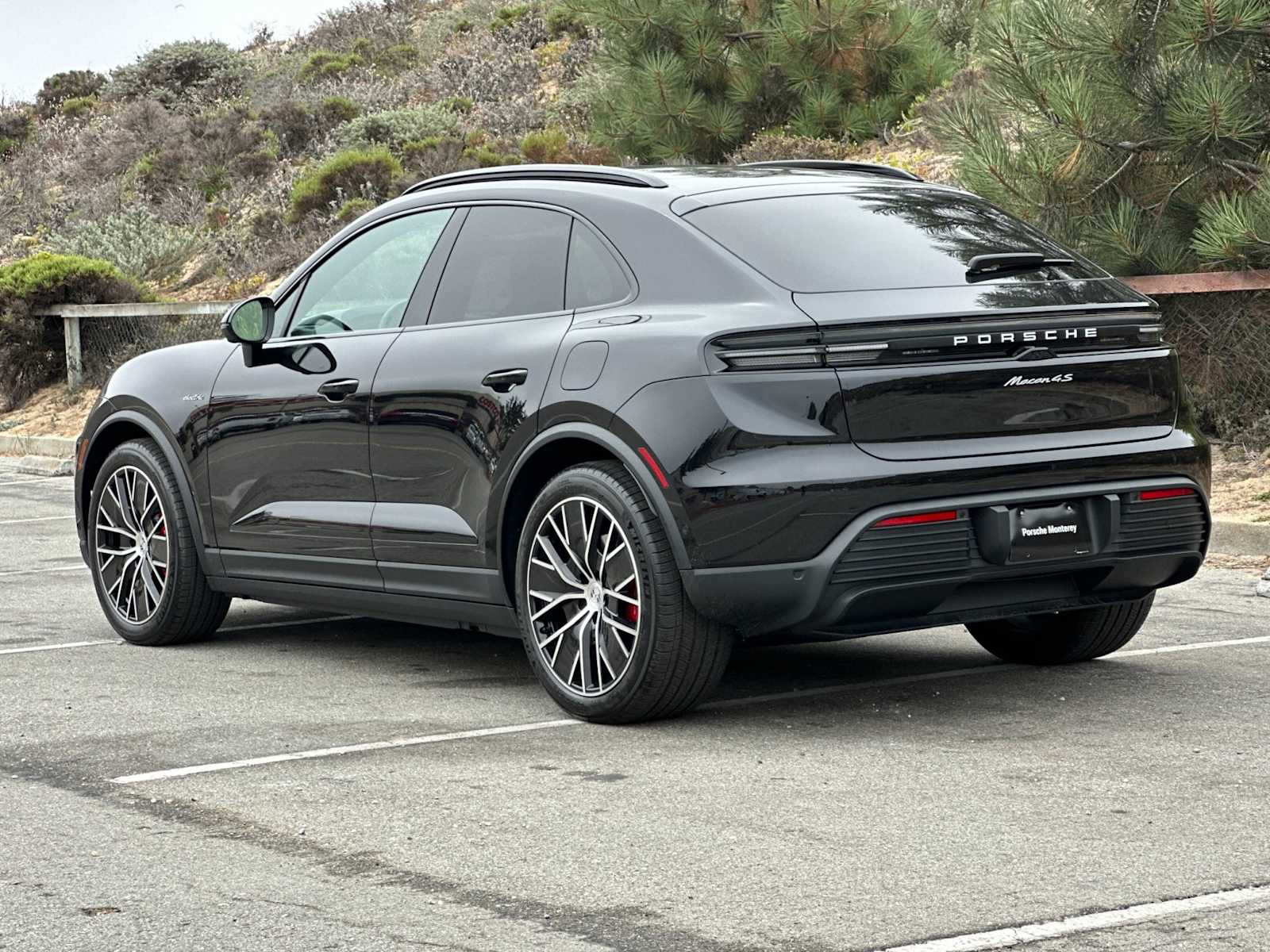 Thumbnail: 2025 Porsche Macan - 3