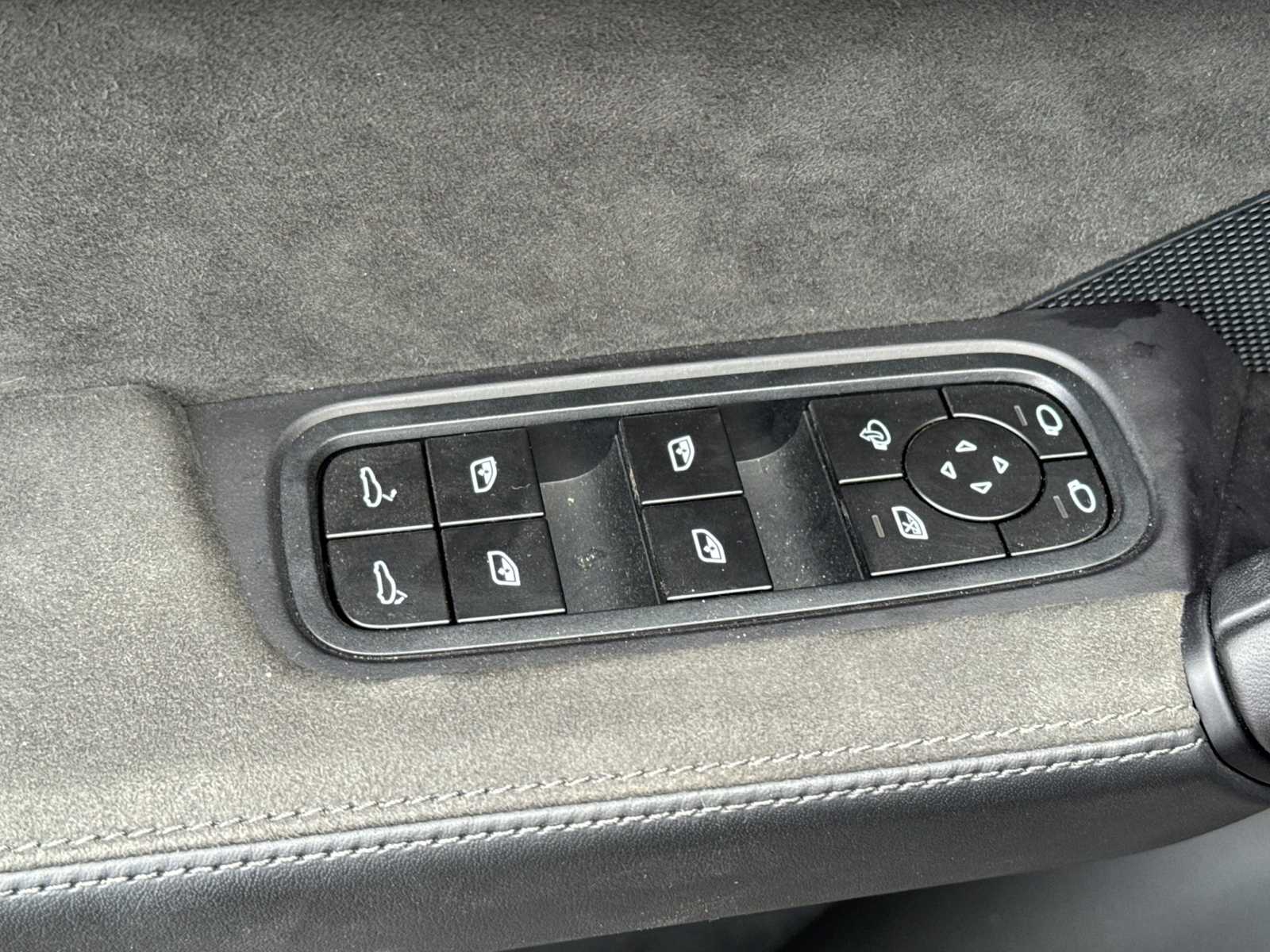 Thumbnail: 2025 Porsche  - 13