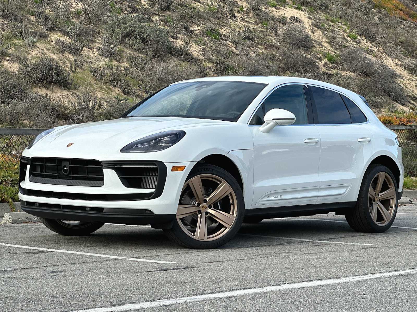 Thumbnail: 2024 Porsche Macan - 1