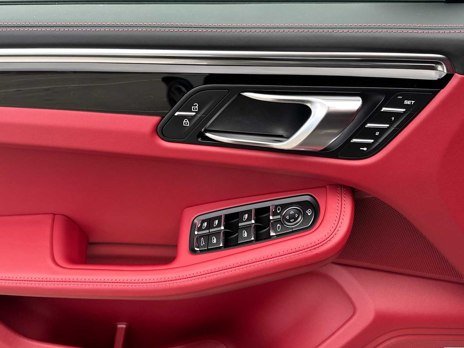 Thumbnail: 2026 Porsche Macan - 12