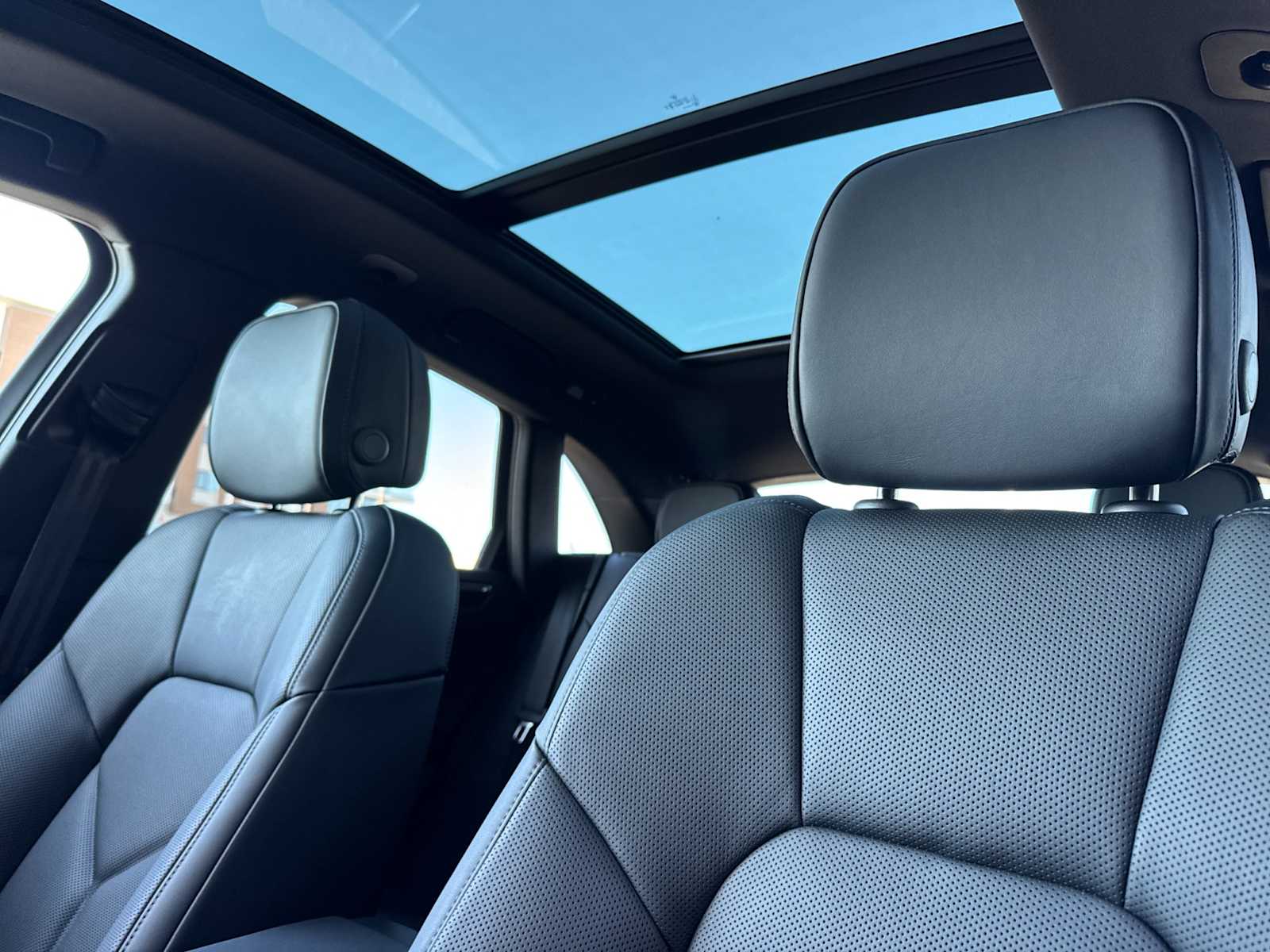 Thumbnail: 2026 Porsche Macan - 5