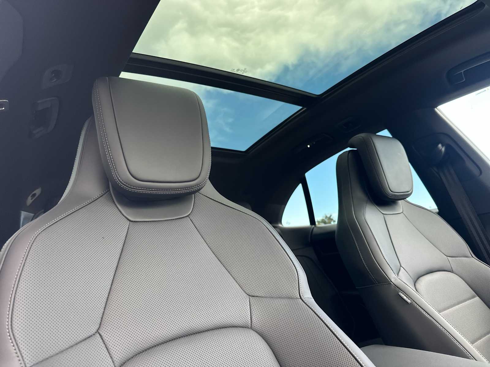 Thumbnail: 2025 Porsche Macan - 18