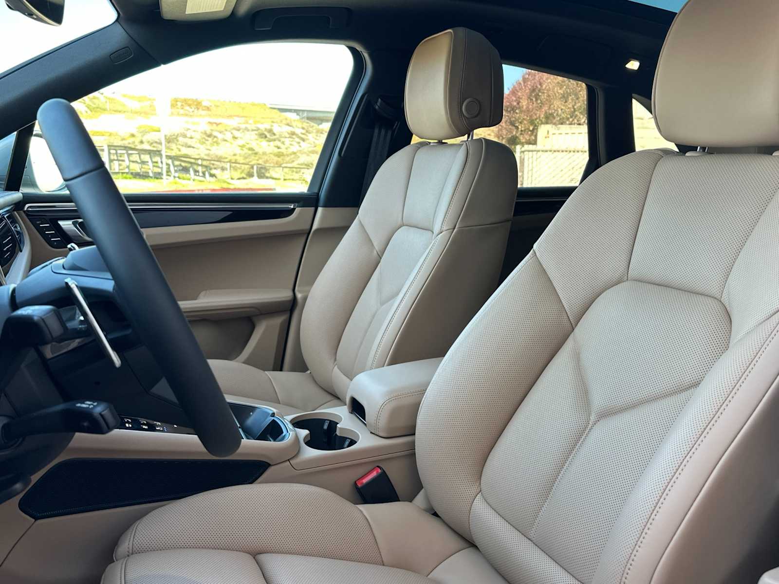 Thumbnail: 2026 Porsche Macan - 5