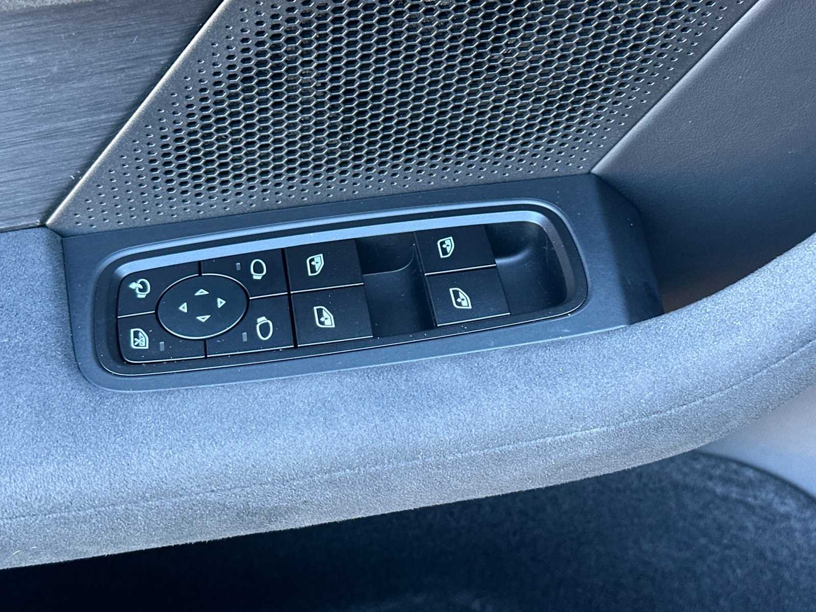 Thumbnail: 2025 Porsche Taycan - 13