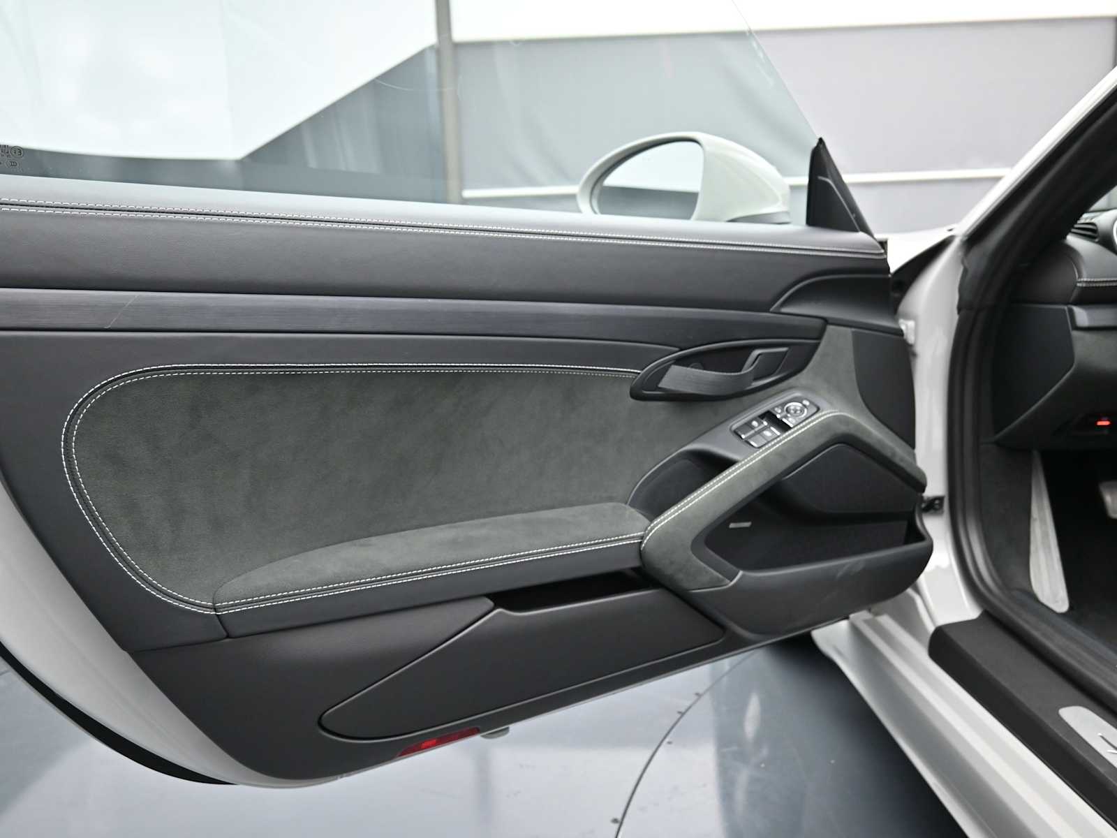 Thumbnail: 2023 Porsche  - 5