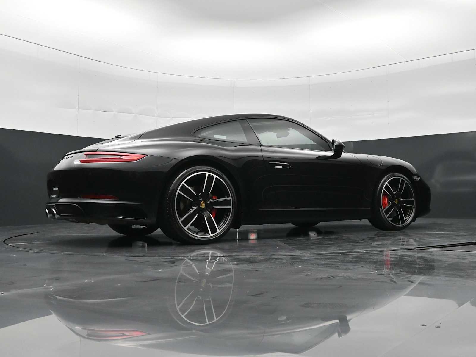 Thumbnail: 2018 Porsche 911 - 40
