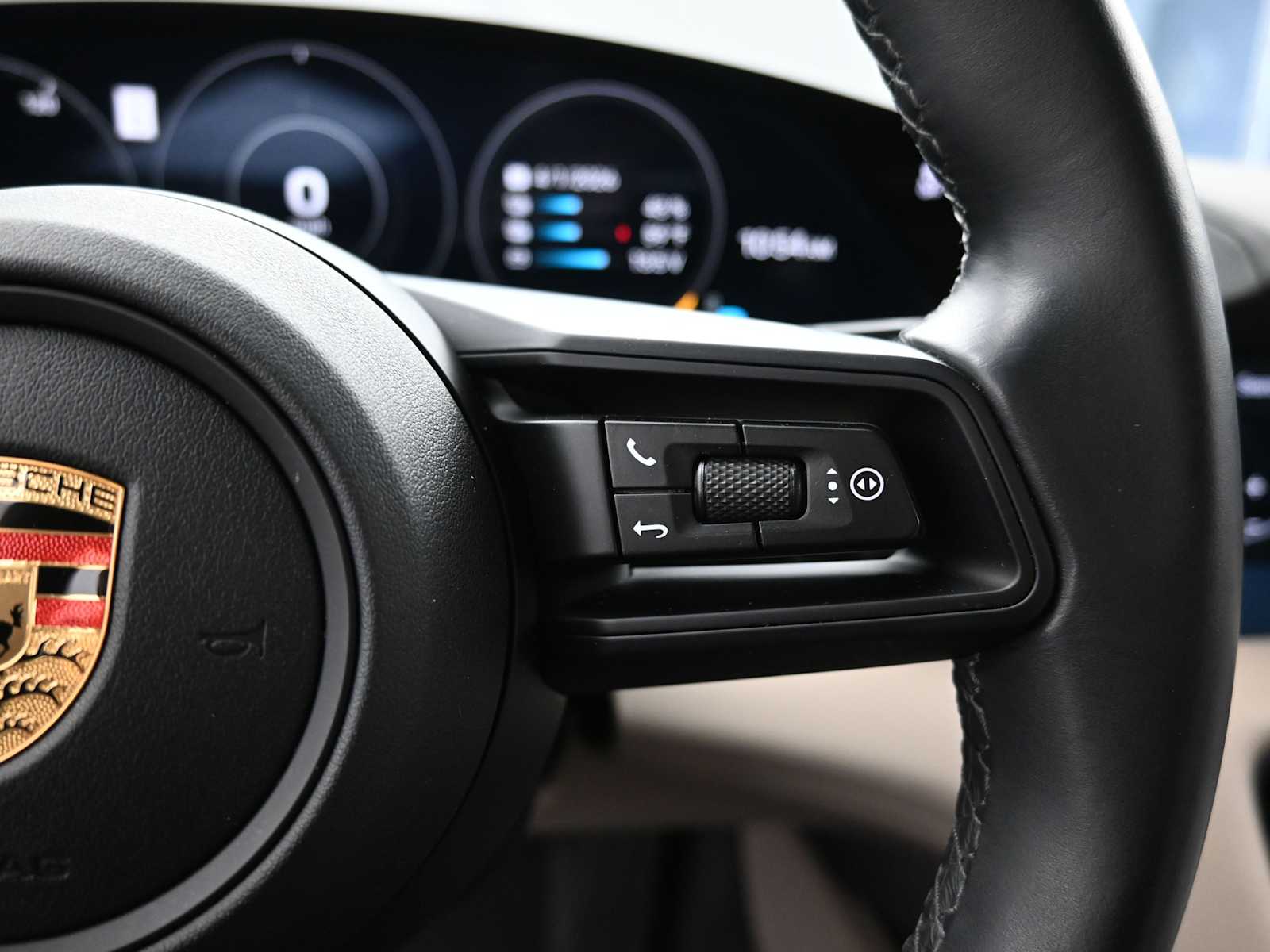 Thumbnail: 2023 Porsche Taycan - 17