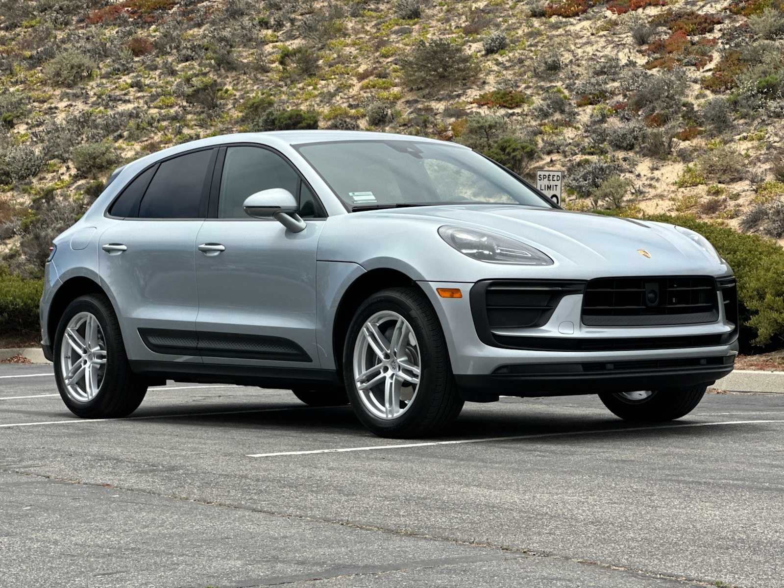 Thumbnail: 2025 Porsche Macan - 10
